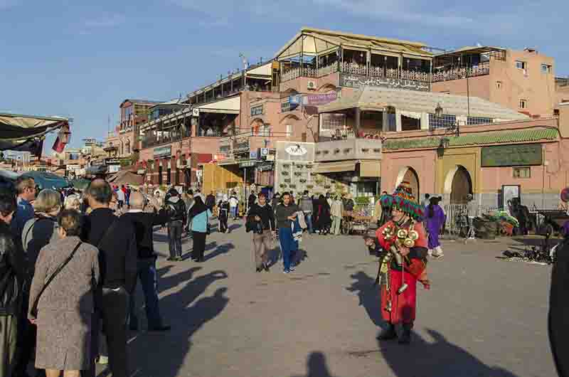 13 - Marruecos - Marrakech - plaza Jamaa el Fna - aguador